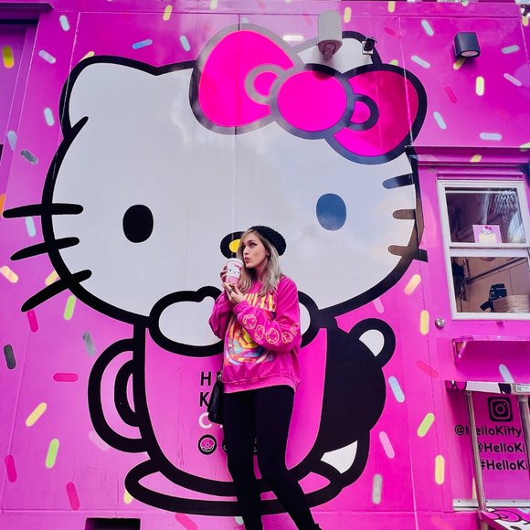 Meet your Posher, Emily - Picture 2 of 9